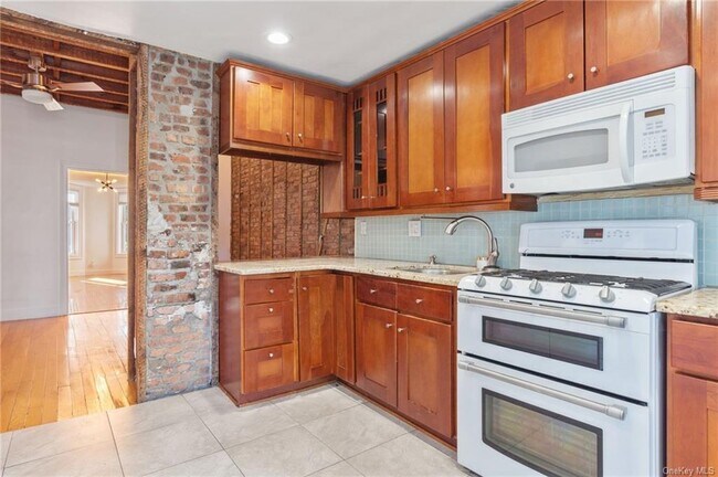 Building Photo - 35 Nichols Ave