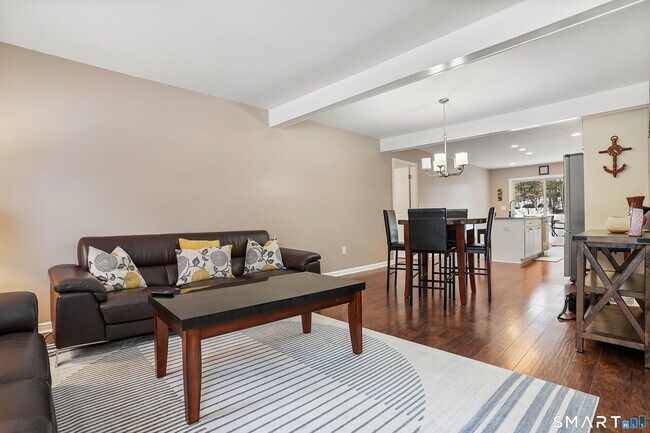 Foto del edificio - 62 Sherry Ln