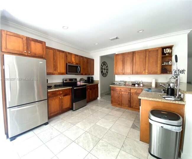 Foto del edificio - 10770 NW 74th St