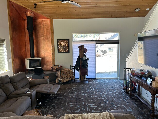 Foto del edificio - 221 Candlelight Meadow Dr