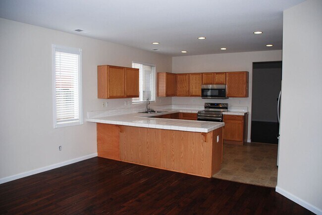Foto del edificio - Rancho Bravo Single Story 4 BR/2 Bath/2 Car Garage in South Reno