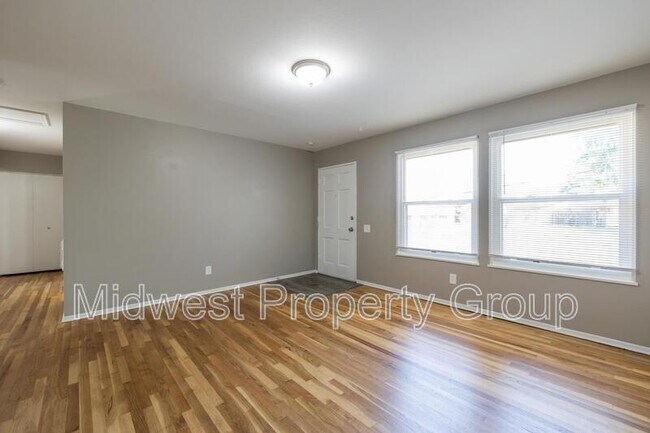 Foto del edificio - 2738 Redman Avenue