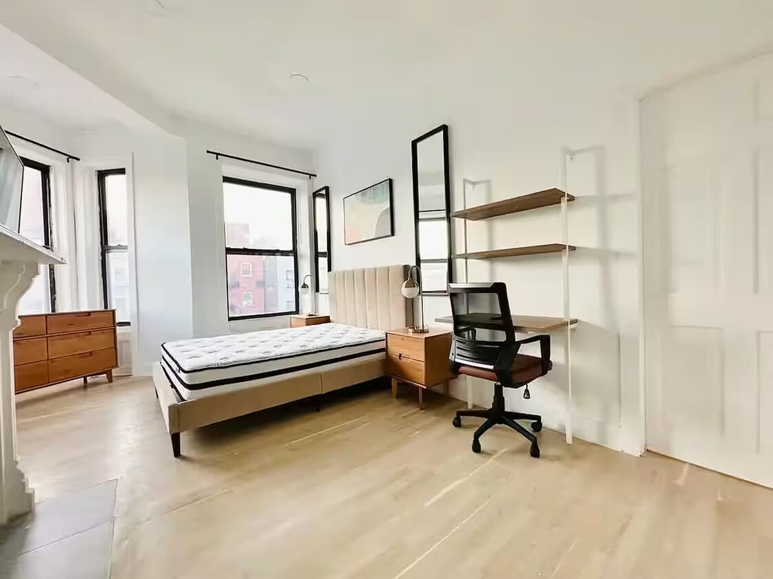 Furnished room/NOT APARTMENT - Furnished room/NOT APARTMENT