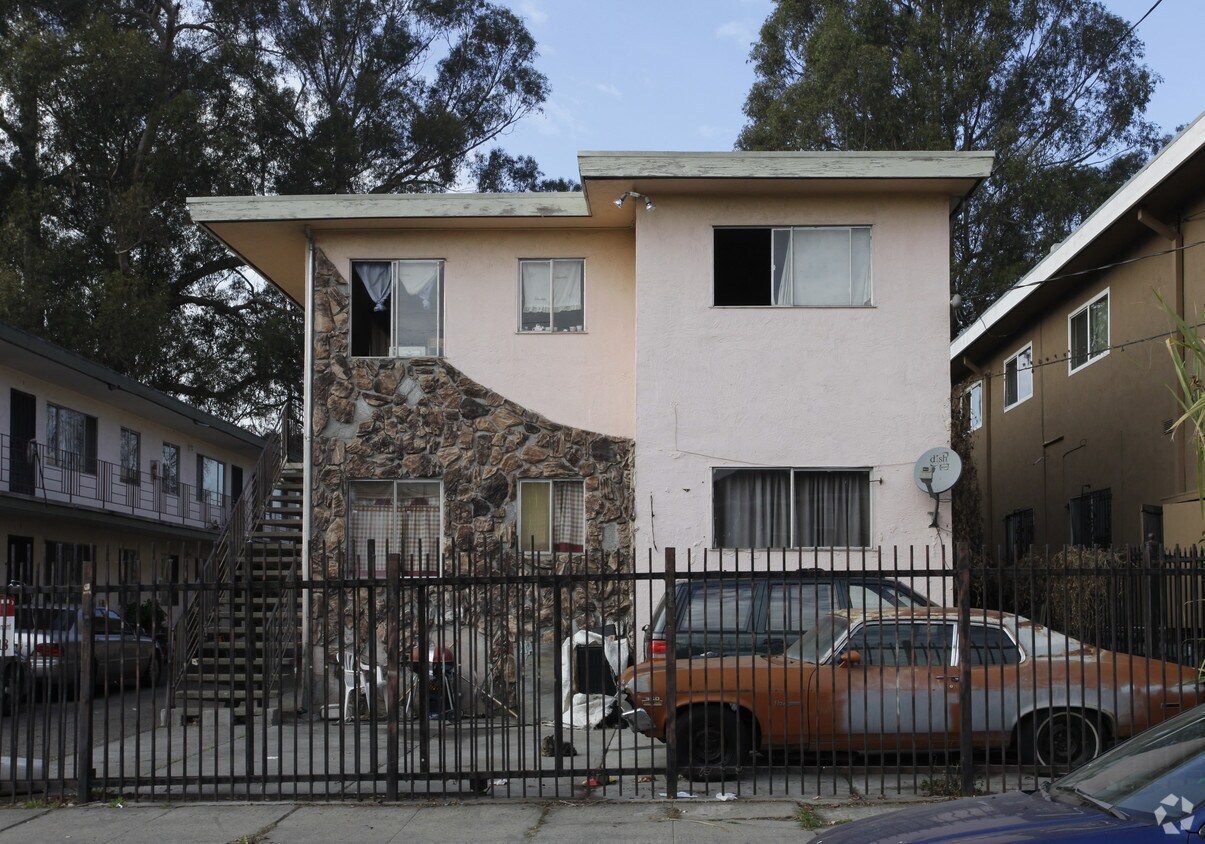 Building Photo - 2363 Humboldt Ave