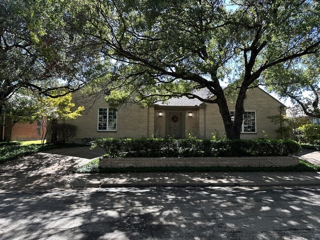 Building Photo - 7022 Deloache Ave