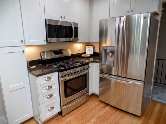 Kitchen gas Stove, French Door Refrigerator - 7547 Delmar Blvd