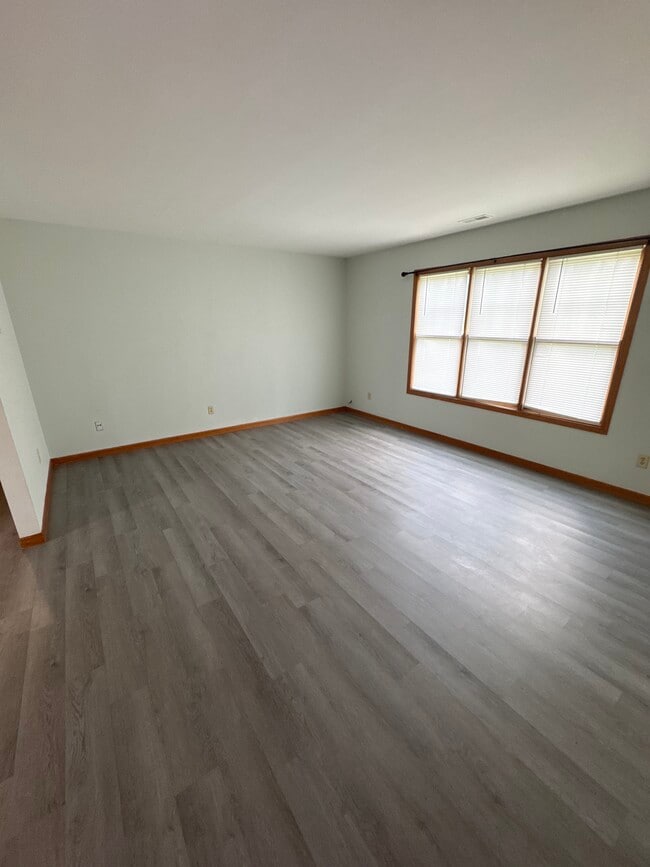 Building Photo - 917 E Glen Park Ave