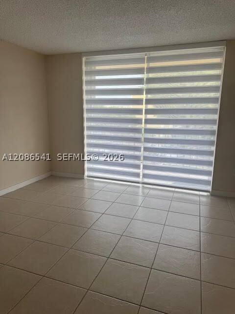 Building Photo - 9310 Fontainebleau Blvd
