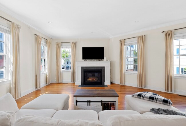 Foto del edificio - 402 E 3rd St