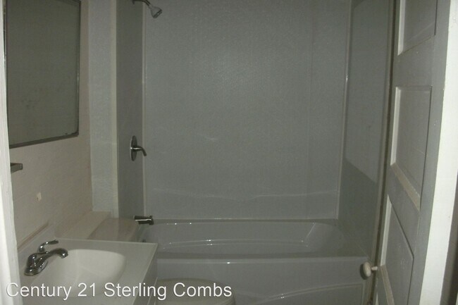 Building Photo - 3 br, 1 bath House - 706 Nashville Road