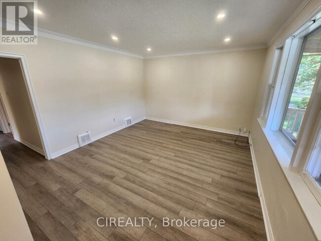 Building Photo - 82 Lilian Dr