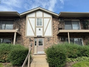 Building Photo - 9S220 Lake Dr