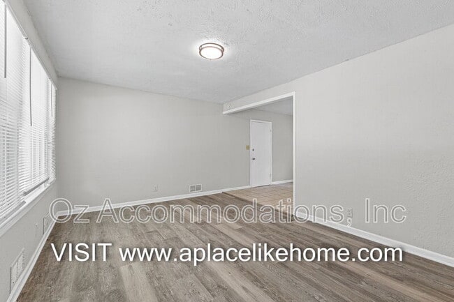 Building Photo - 9811 Marsh Ave