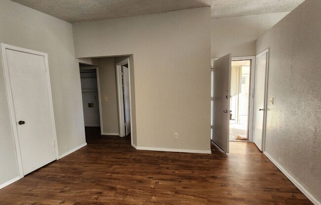 Building Photo - 3 bedroom 2 bath Duplex - Norman