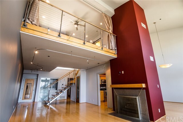 Building Photo - 230 S Catalina Ave