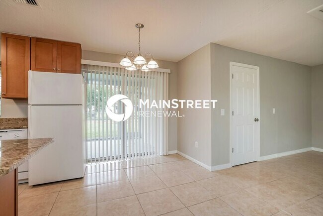 Building Photo - 3 Bedroom Pet-Friendly Home in Fort Myers, FL with Main Street Renewal