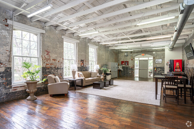 Salón social - Crown Mill Village Lofts