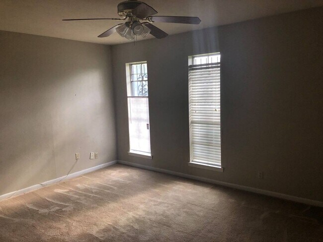 Building Photo - 1808/1810 Crescent Dr.