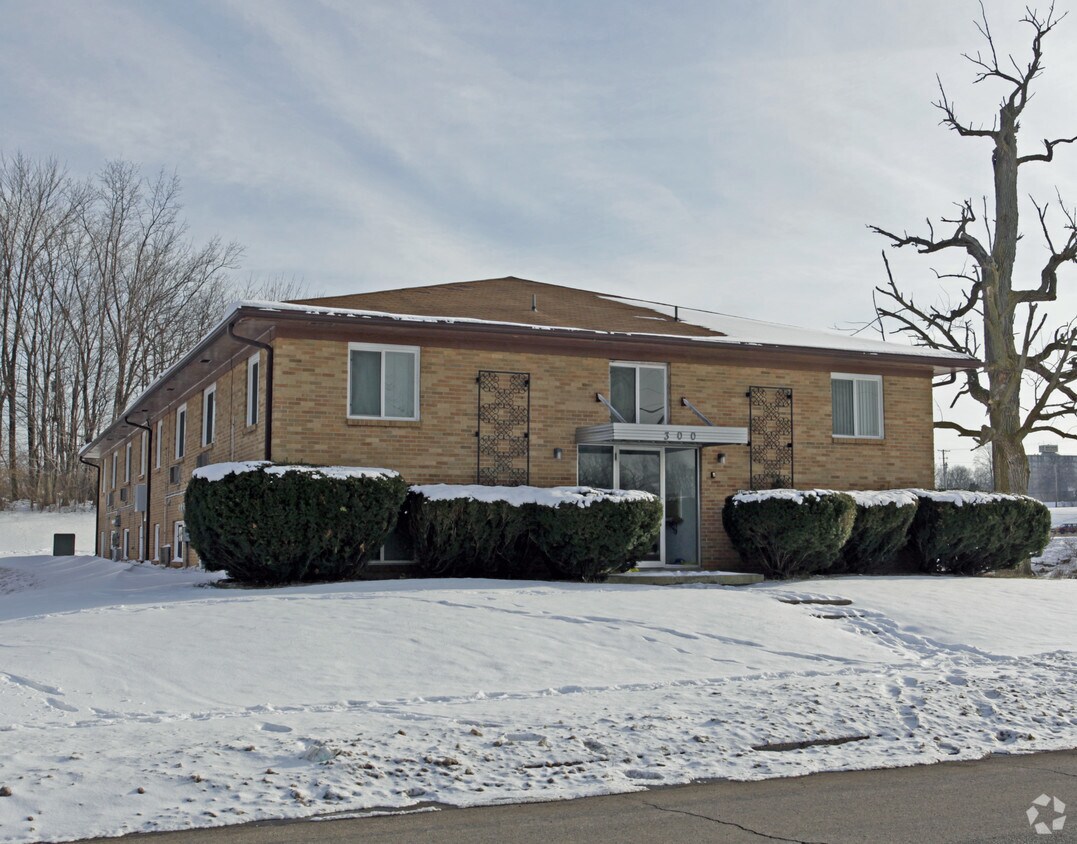 Foto del edificio - 300 Forest Park Dr