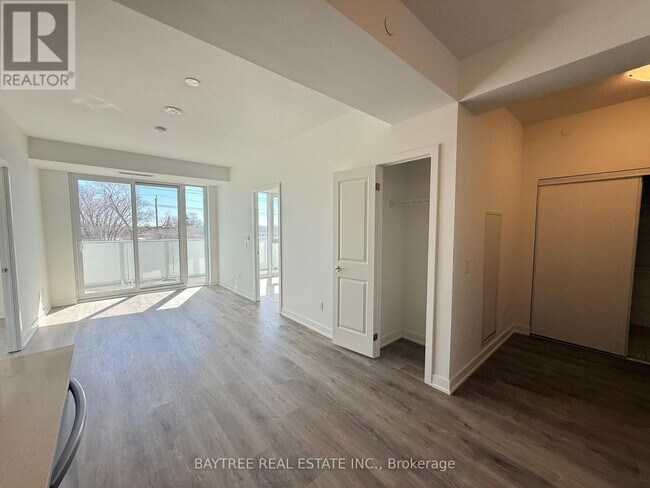 Photo du bâtiment - 1010 Sandy Beach Rd