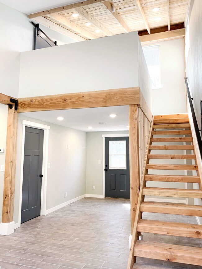 Foto del edificio - 387 Manley Rd