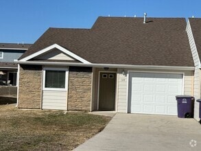 Building Photo - 528 Grainfield St