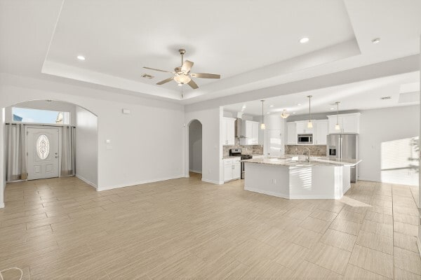 Building Photo - 13825 Suntan Ave