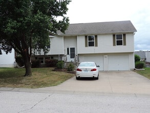 Building Photo - 711 Hallbrooke Dr