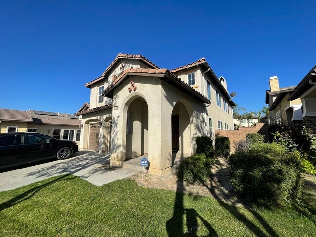 Foto del edificio - BEAUTIFUL 4 BEDROOM 3 BATHROOM HOME IN SYC...