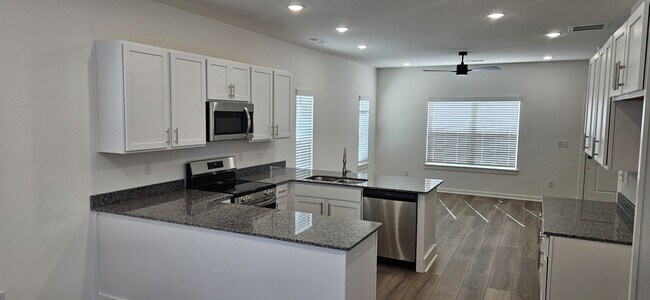 Foto del edificio - 1378 W Mt Comfort Rd