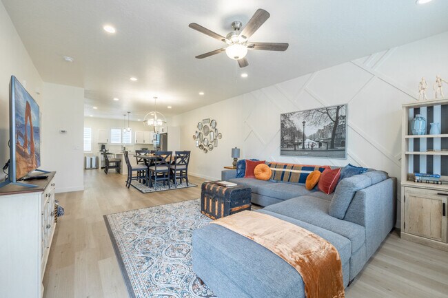 Building Photo - 408 S 680 E