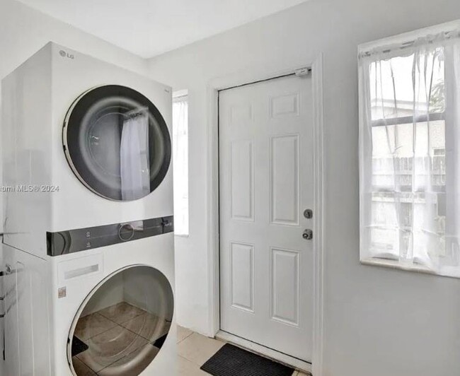 Foto del edificio - 3300 N 67th Ave