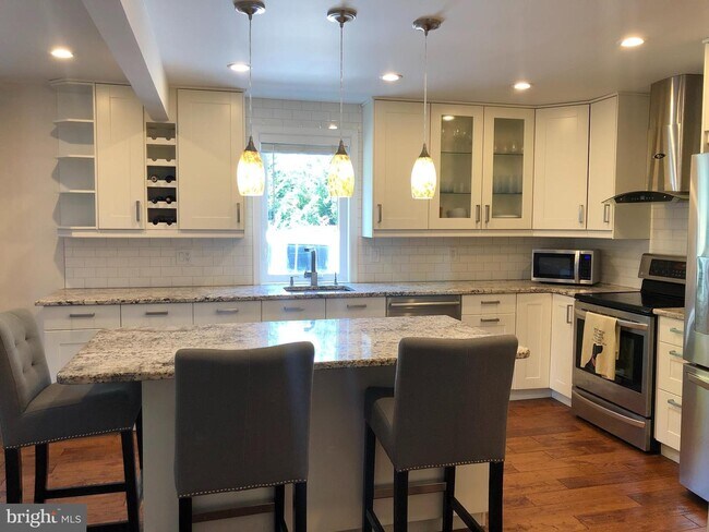 Foto del edificio - 1630 Bonnie Brae Dr