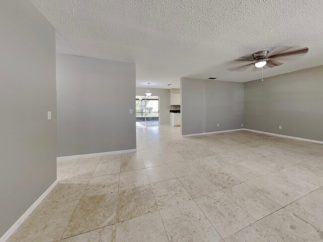 Foto del edificio - 2143 Creek Side Dr