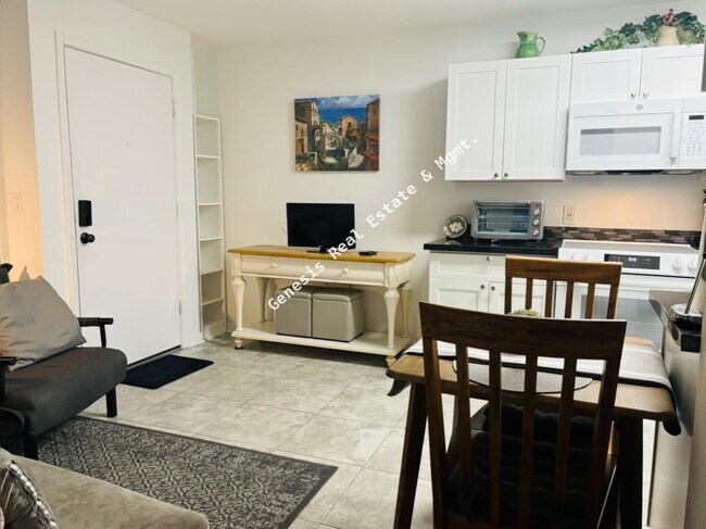 Foto del edificio - "Chic & Cozy 1-Bedroom Condo with Granite Touches & Furnished Comfort in Tucson!"