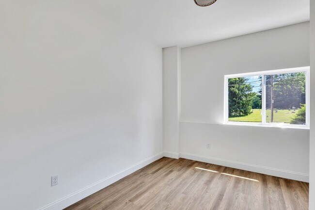 Foto del edificio - 36 Pawling Ave