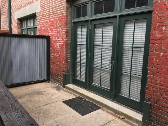 Building Photo - Huge 1 bd 1 bath with flex room in Lofts. ...