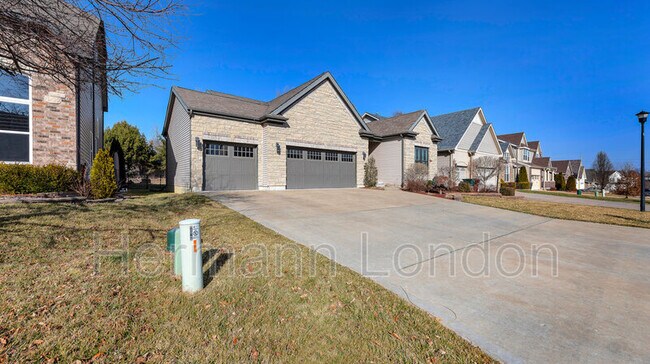 Building Photo - 185 Berry Manor Cir