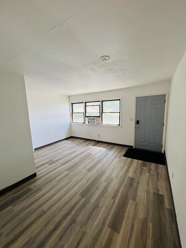 Foto del edificio - 1006 Archer Ave