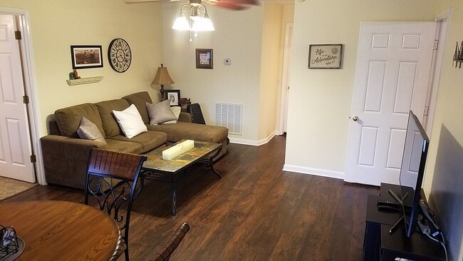 Foto del edificio - Fully Furnished 2BR/2BA Monthly Rental in ...