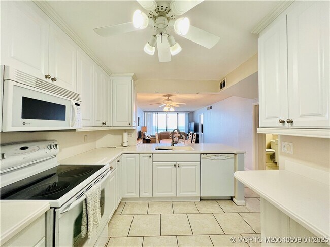Foto del edificio - 9940 S Ocean Dr