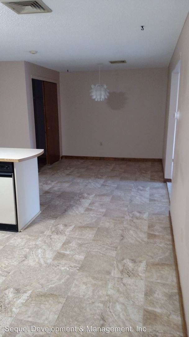 Building Photo - 75 Deerwood Dr