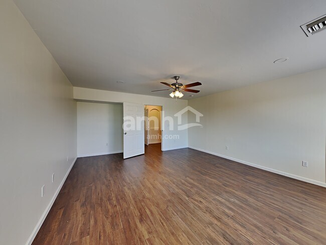 Building Photo - 885 W Placita El Cauce Rico
