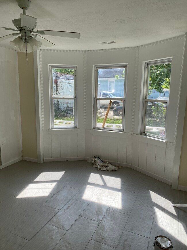 Building Photo - 208 W Adams Ave