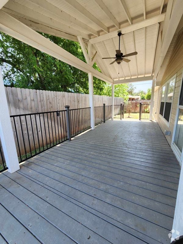 Building Photo - 922 Ashwood Dr