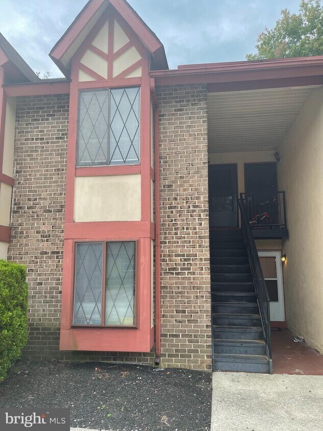Building Photo - 36 Chelsea Cir