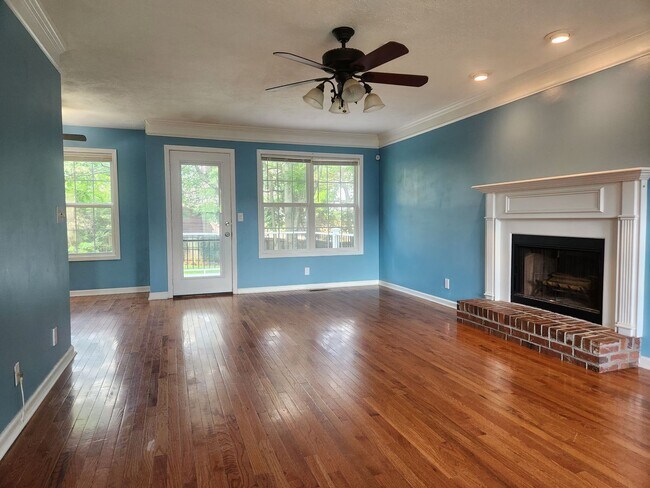 Building Photo - Move in Special--Half off 1st months rent!