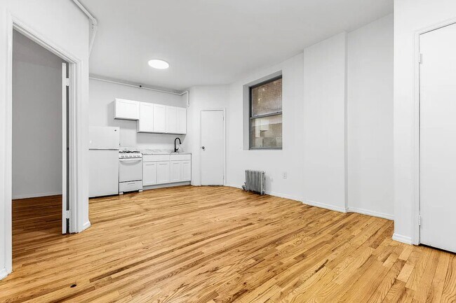 Foto del edificio - 239 W 63rd St