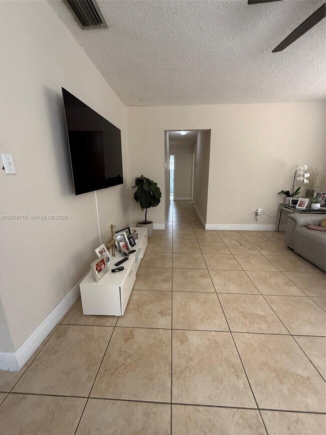 Foto del edificio - 6720 SW 21st St