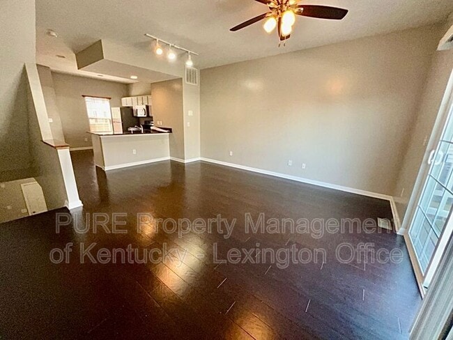 Photo - 2627 Calgary Townhome